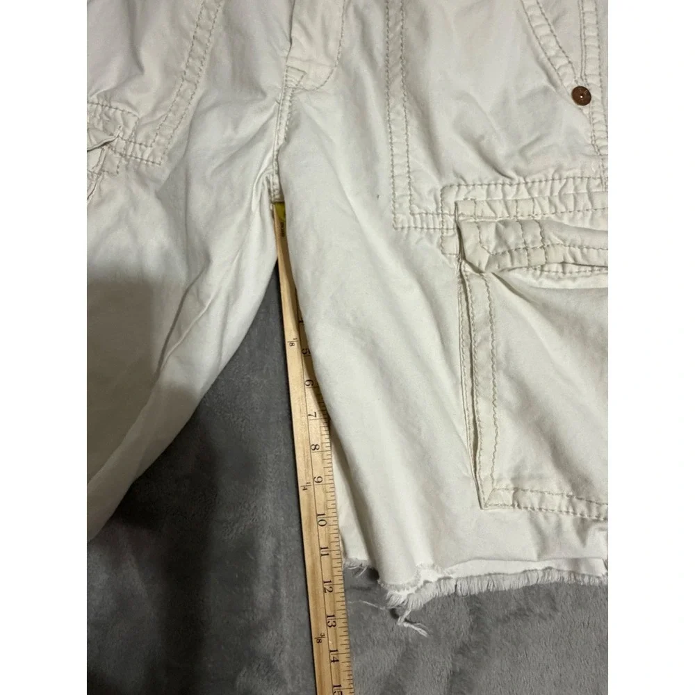 True Religion Cargo Shorts Mens 34 Off White Relaxed Fit Raw Hem Contrast Stitch